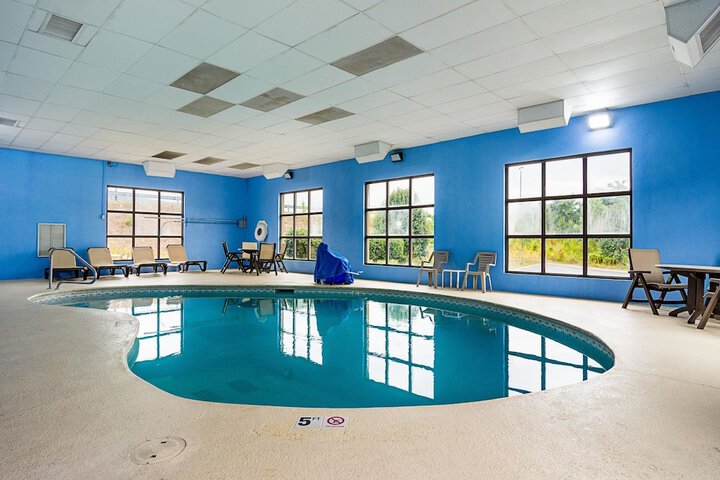 Hotel with Pool