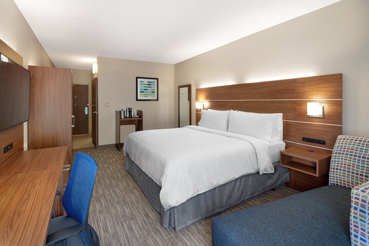 Room 5 of 37