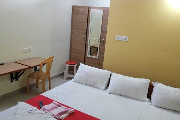Room 4 of 13