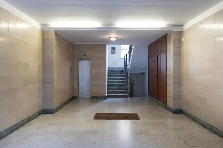Room 10 of 14