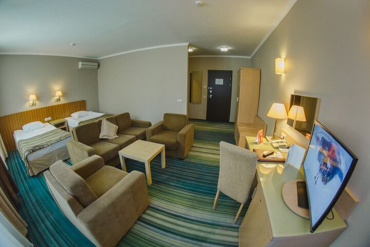 Room 4 of 76