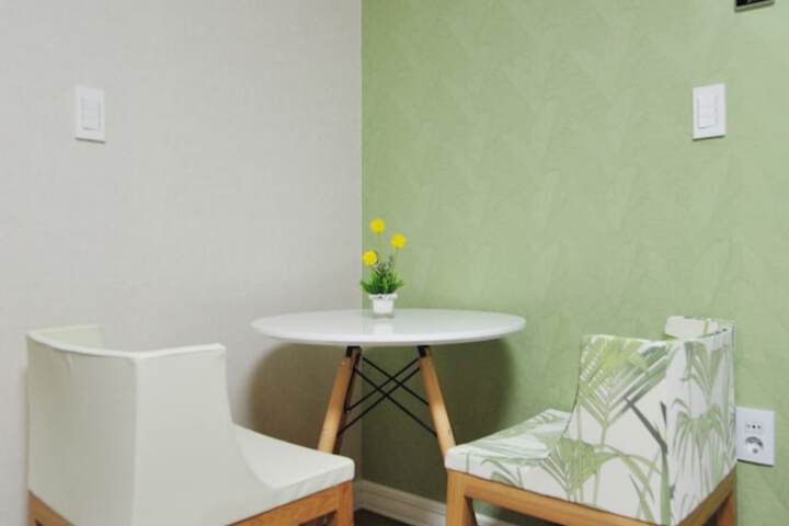 Room 3 of 28