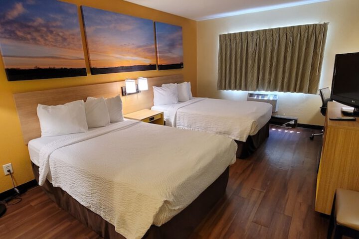 2 Double Beds (3 of 13)