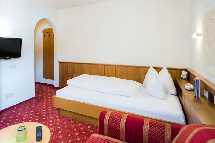 Room 10 of 90