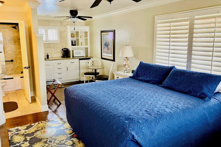 Room 5 of 10