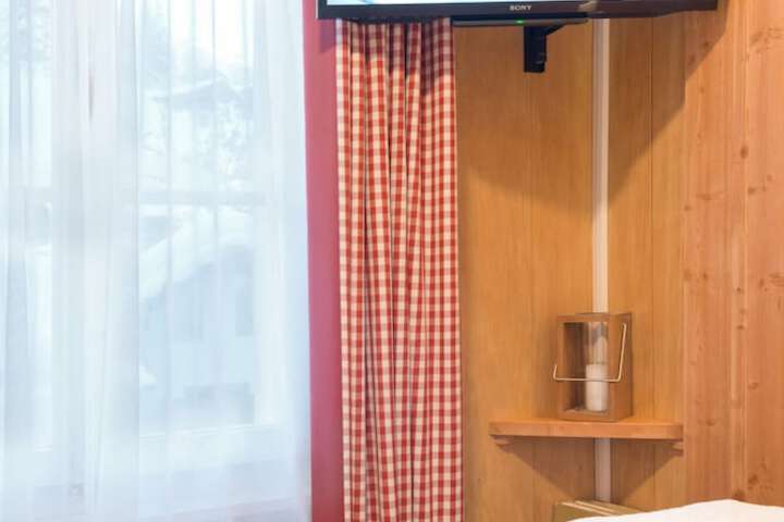 Room 34 of 107