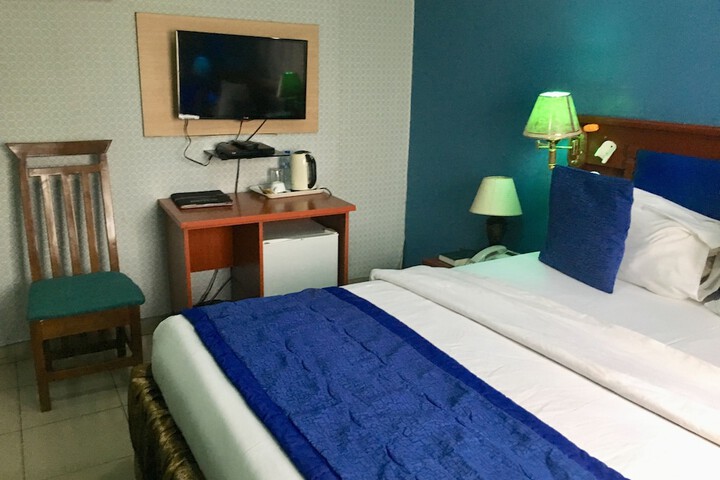 Room 9 of 24