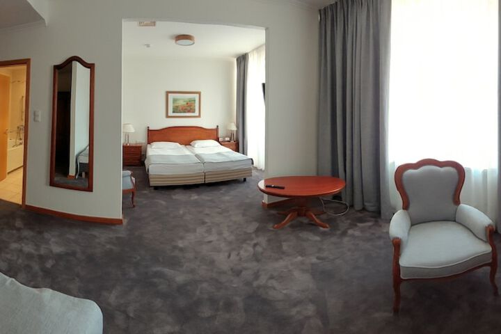 Room 73 of 108