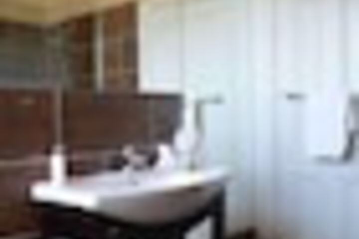 Room 41 of 105