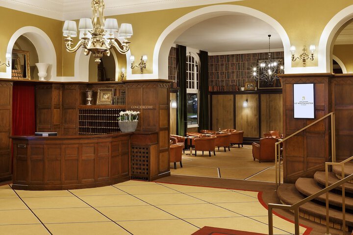 Entrance & Lobby