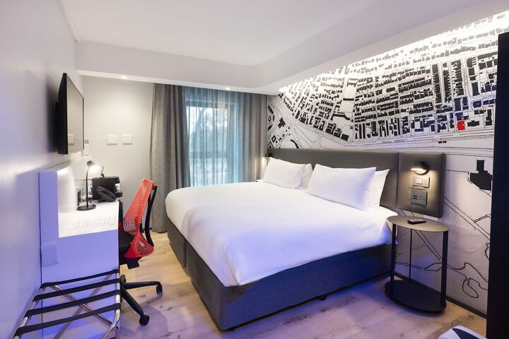 Room 58 of 165