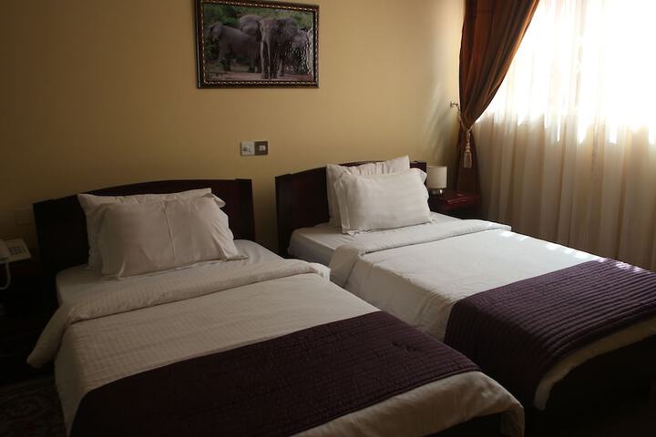 Room 17 of 37