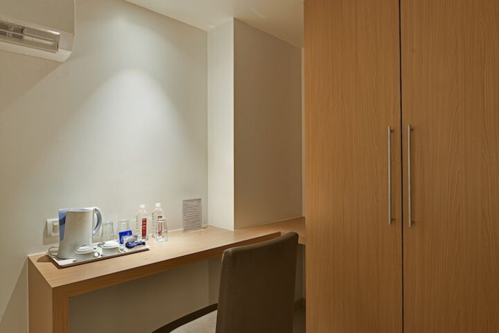 Room 5 of 21