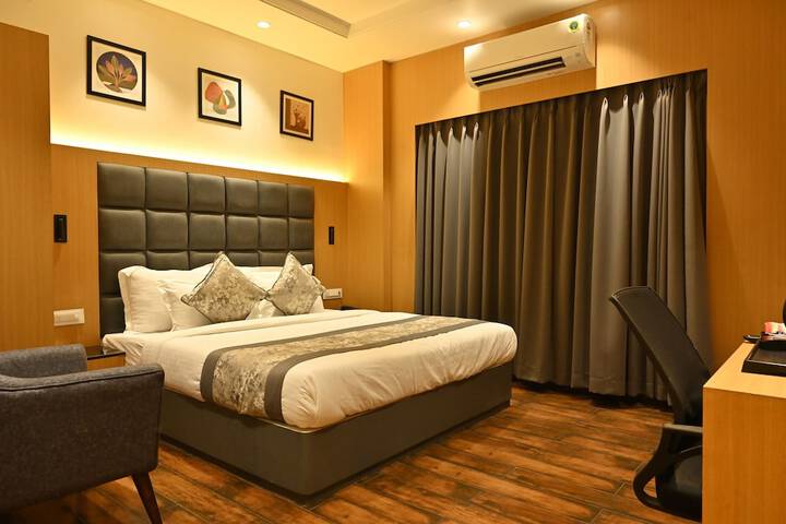 Room 6 of 11