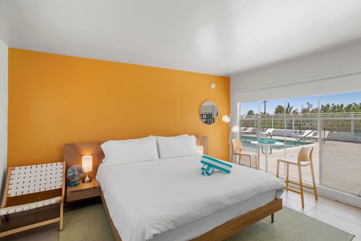 1 King Bed (8 of 28)
