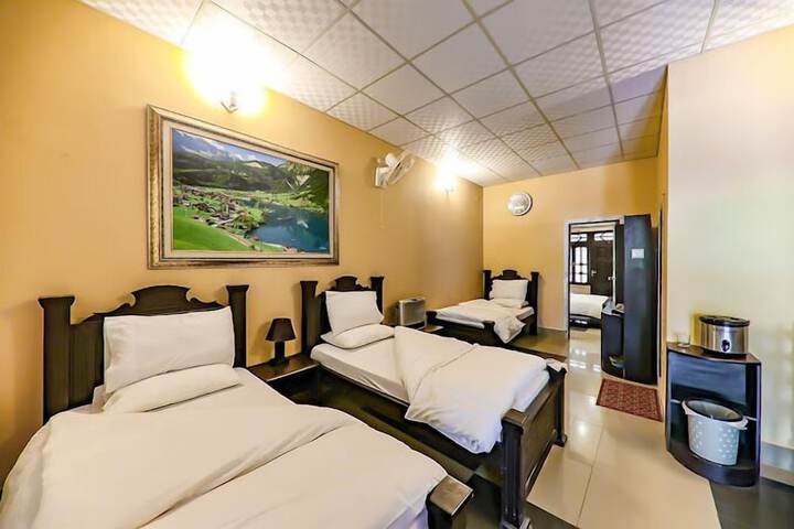 Room 2 of 8