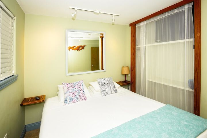 Room 12 of 77
