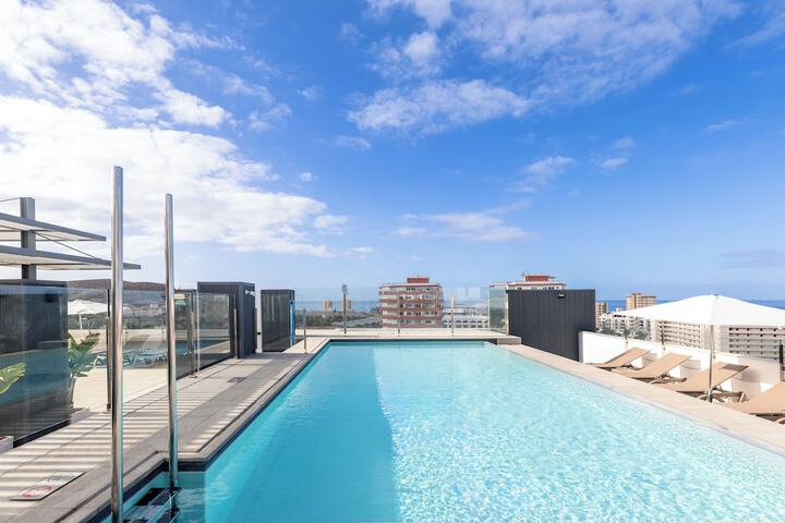 Hotel Pool