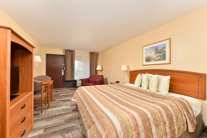 1 King Bed (1 of 6)