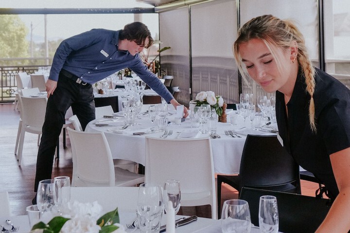 Dining 12 of 13