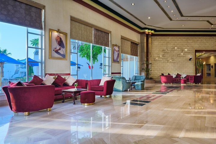 Entrance & Lobby
