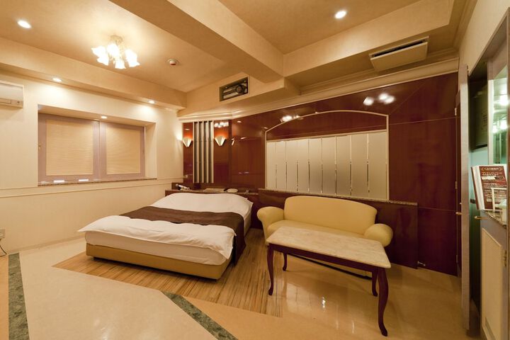 Room 6 of 33