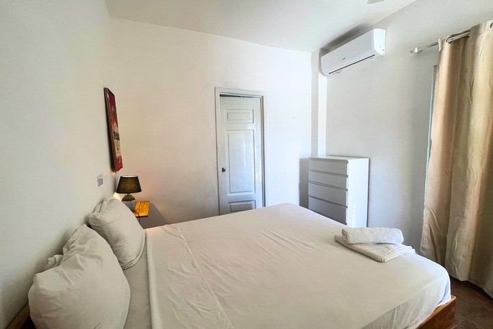 Room 4 of 13
