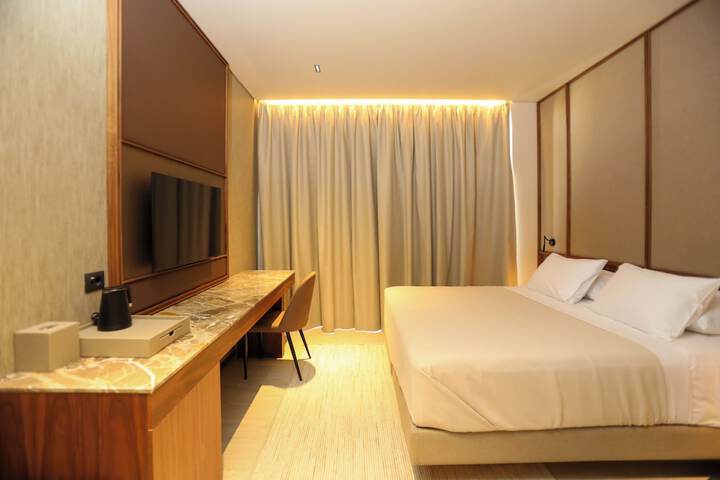 Room 14 of 100