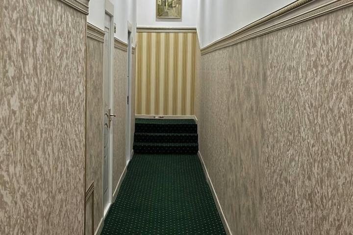 Ballroom/Hall 22 of 24