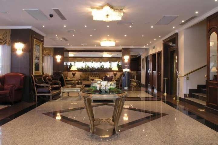 Entrance & Lobby
