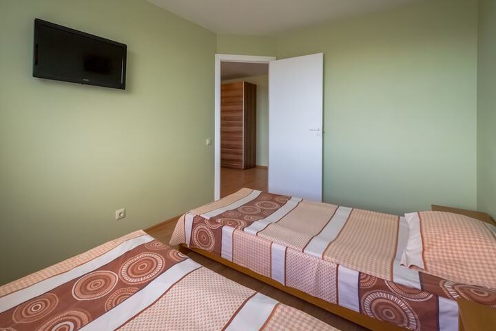 Room 13 of 70