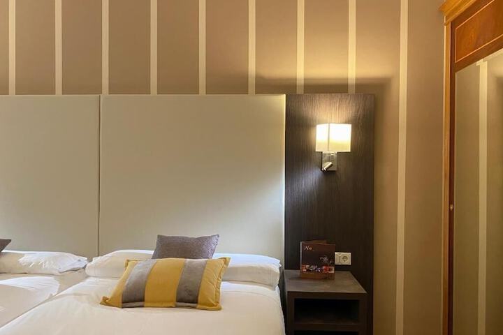 Room 6 of 48