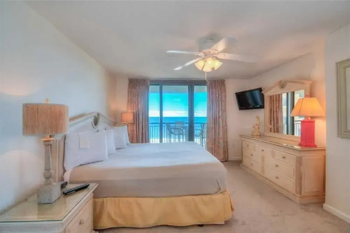 Room 4 of 12