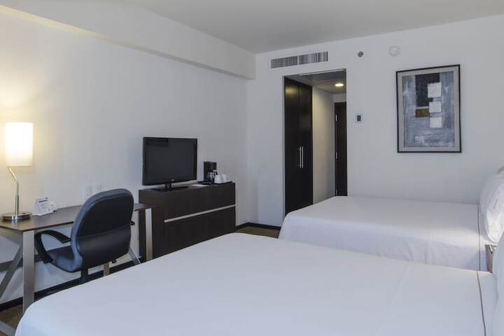 Room 4 of 82