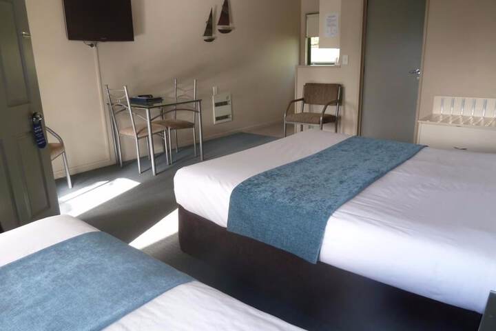 Room 7 of 42