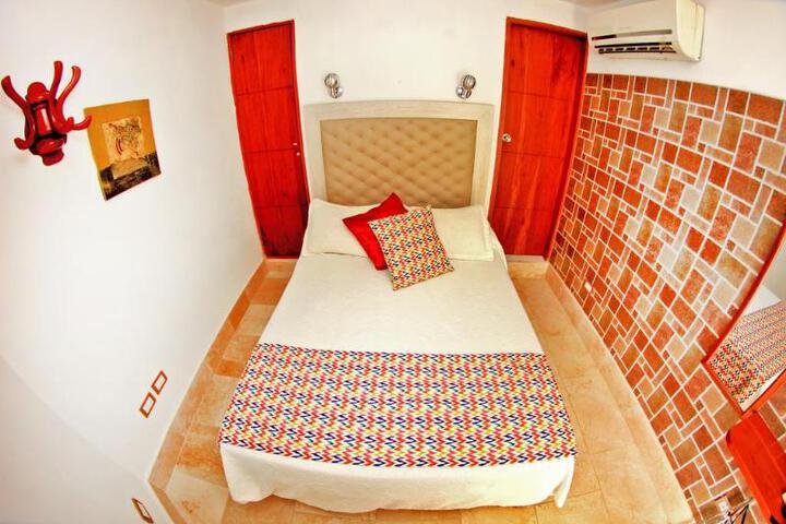 Room 6 of 10
