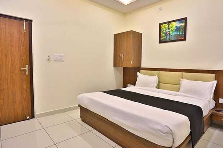 Room 10 of 27
