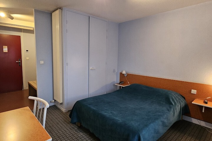 Room 30 of 64