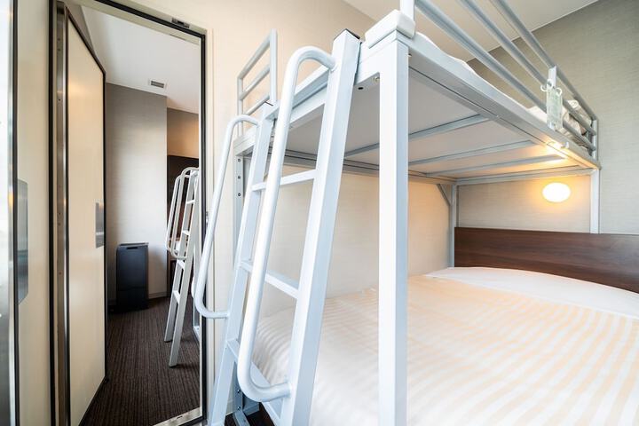 Room 3 of 13