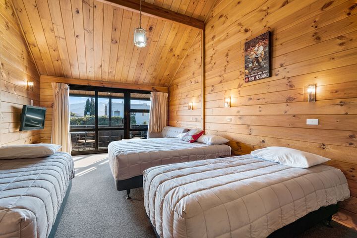 Room 9 of 48