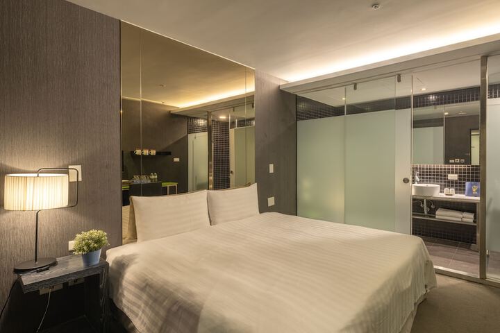 Room 16 of 79