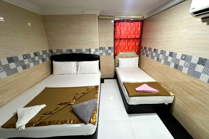 Room 12 of 18