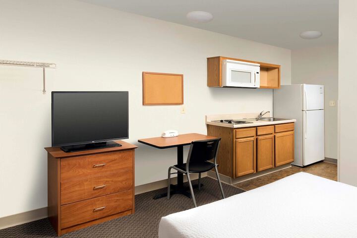 Suite Queen Bed (2 of 10)