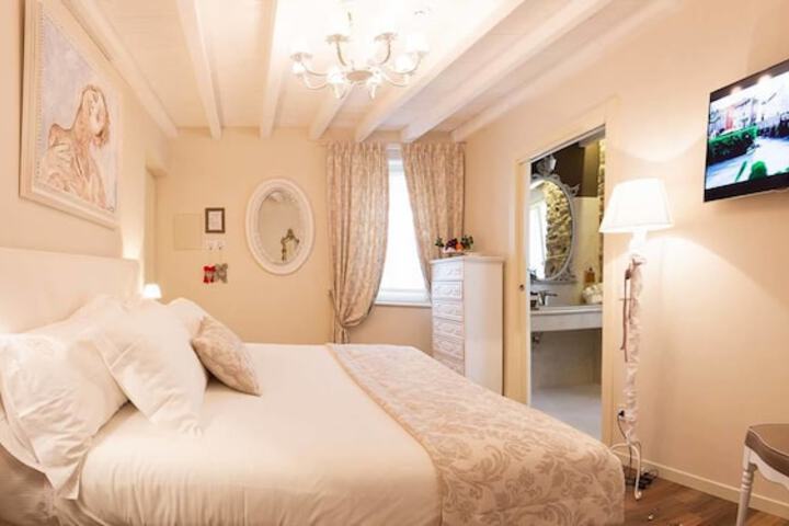 Room 15 of 36