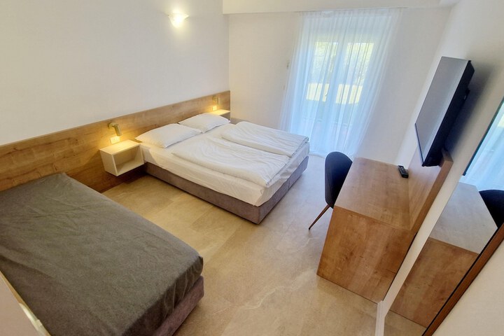 Room 3 of 18