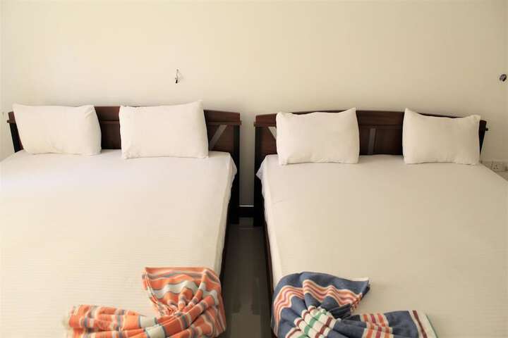 Room 13 of 32