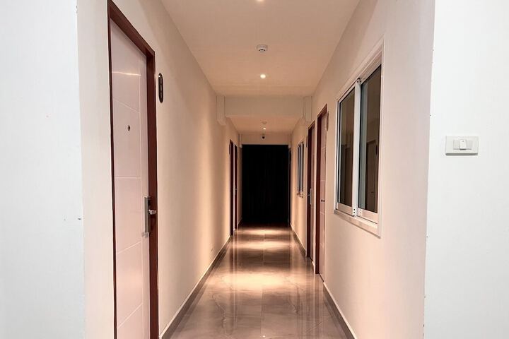 Room 6 of 17