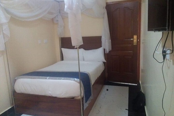 Room 2 of 10