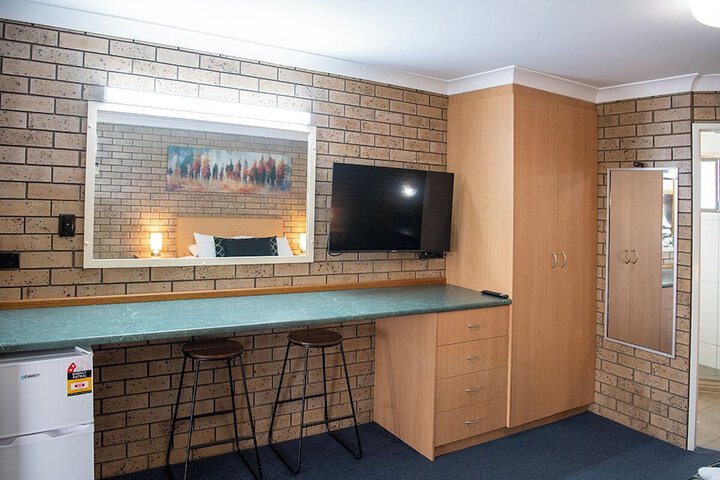 Room 13 of 32