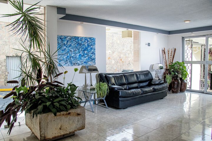 Entrance & Lobby